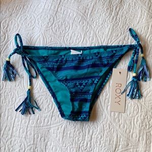 ROXY BIKINI BOTTOM. Size: M.
